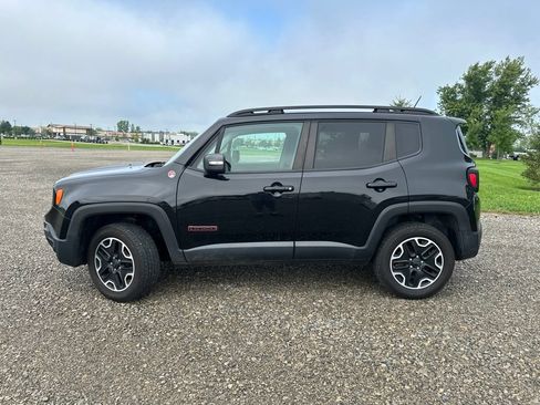 Used 2017 Jeep Renegade Trailhawk w/ Premium Trailhawk Package AWD/4WD image 8