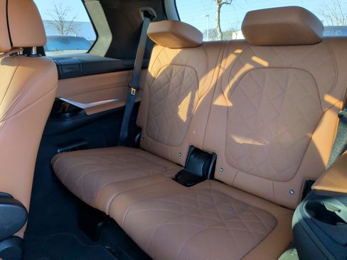 Used 2023 BMW X7 xDrive40i w/ Premium Package image 40