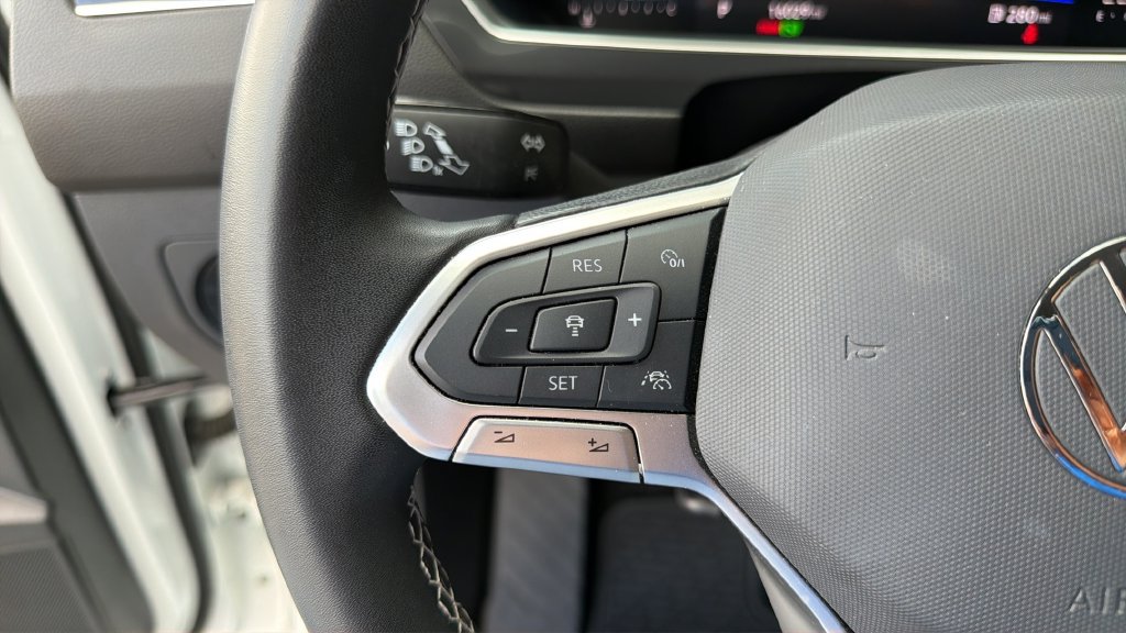 Used 2024 Volkswagen Tiguan SE FWD image 23