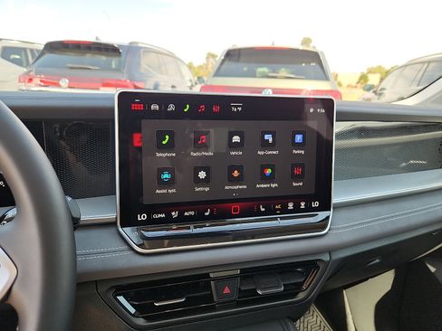 New 2026 Volkswagen Tiguan SE FWD image 19