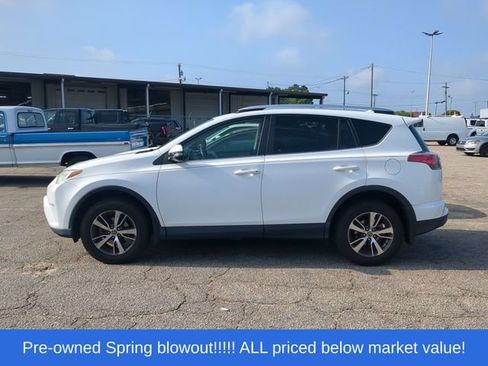 Used 2016 Toyota RAV4 XLE FWD image 2