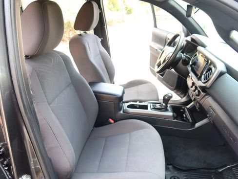 Used 2018 Toyota Tacoma TRD Sport RWD image 25