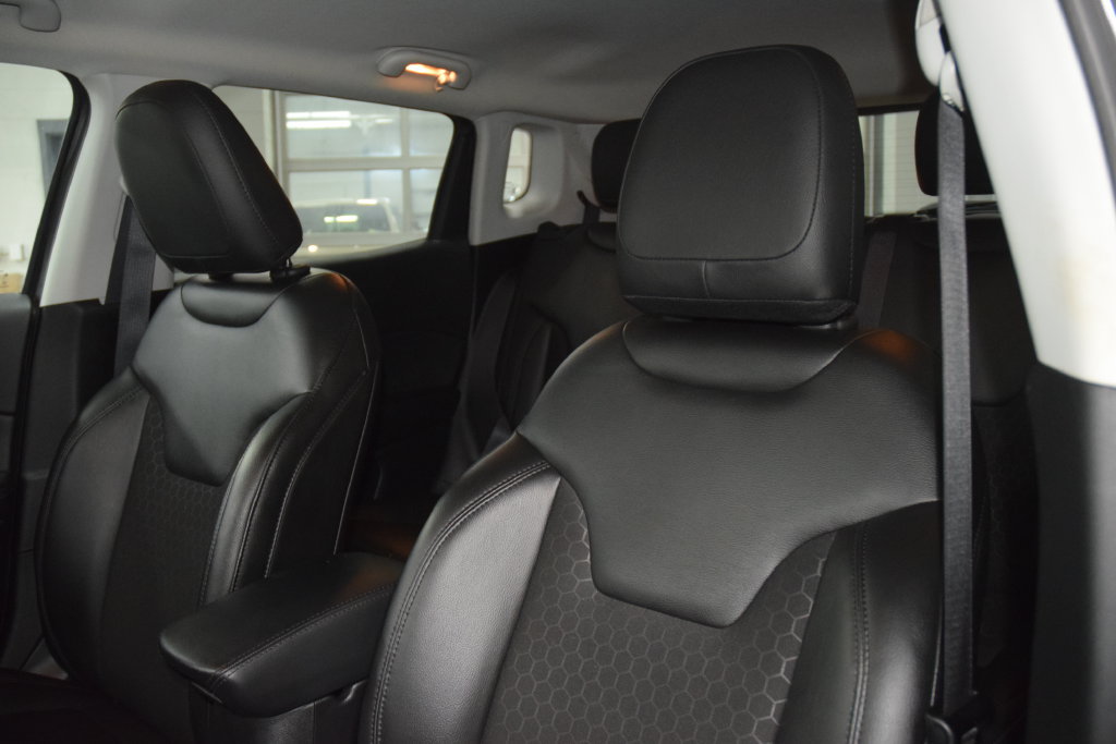 Used 2020 Jeep Compass Latitude AWD/4WD image 42