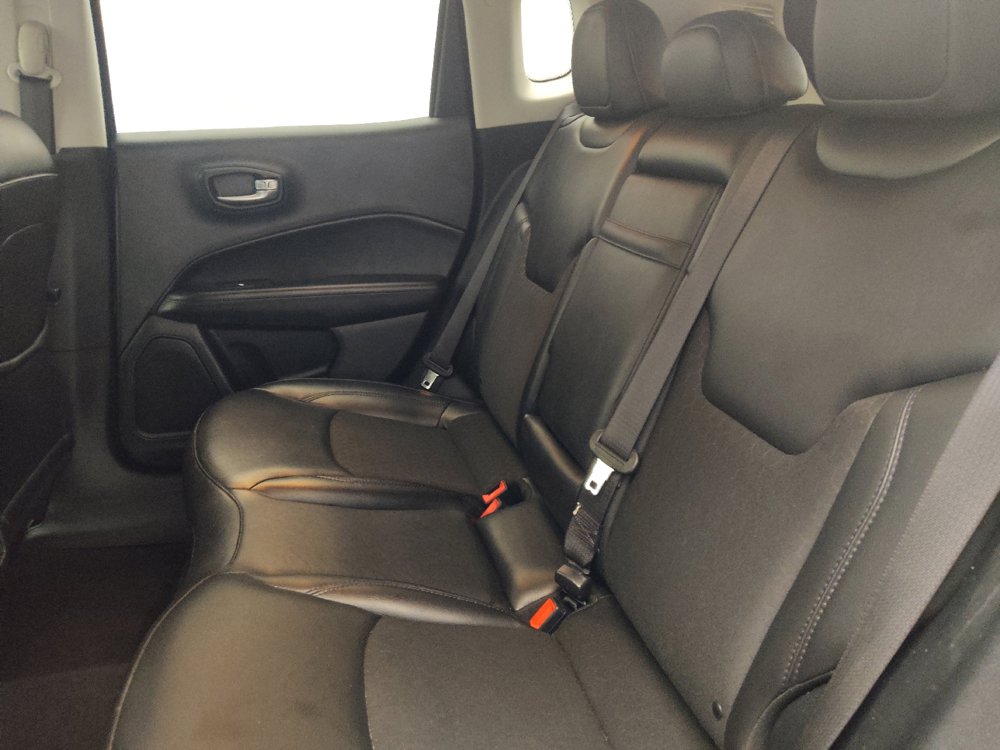 Used 2019 Jeep Compass Latitude FWD image 18