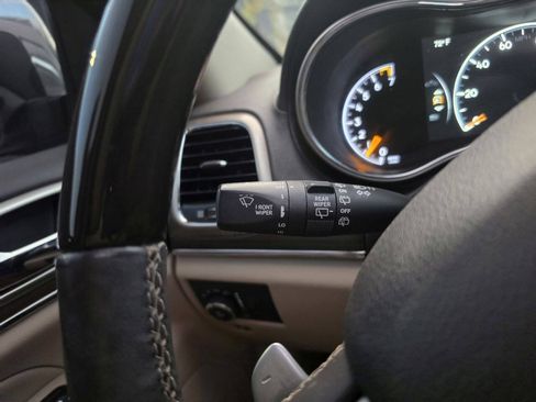 Used 2015 Jeep Grand Cherokee Overland w/ Advanced Technology Group AWD/4WD image 47