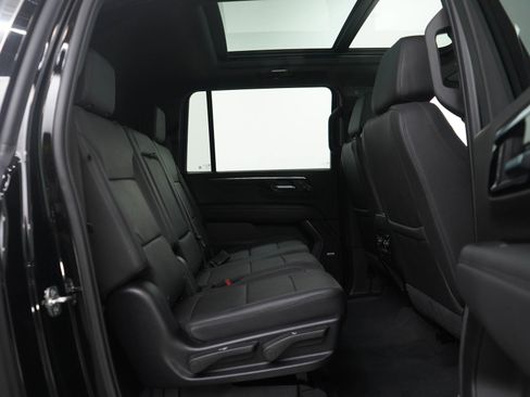 Used 2025 Chevrolet Suburban LT w/ Comfort Package image 13