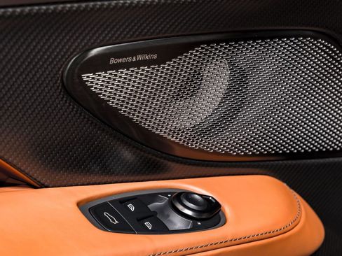 Used 2025 Aston Martin Vanquish image 10