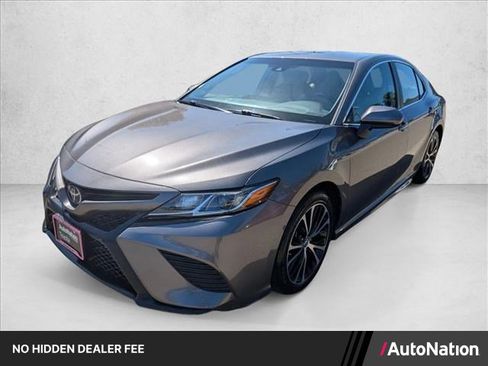 Used 2018 Toyota Camry SE FWD image 1