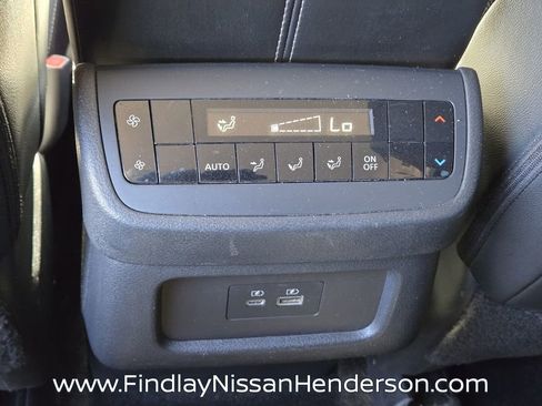 Used 2024 Nissan Pathfinder SL FWD image 12