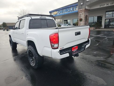 Used 2016 Toyota Tacoma TRD Sport image 3