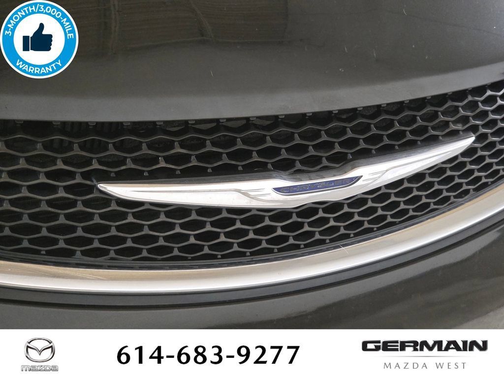 Used 2017 Chrysler Pacifica Touring-L FWD image 15