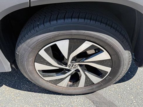 Certified 2025 Volkswagen Tiguan S AWD/4WD image 7