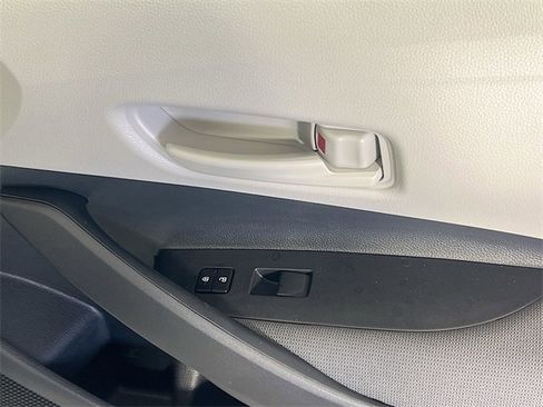 Used 2025 Toyota Corolla LE image 31