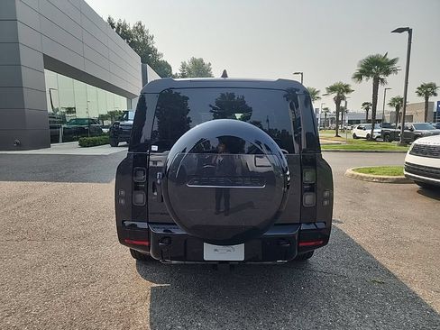 New 2026 Land Rover Defender 130 X-Dynamic SE AWD/4WD image 6