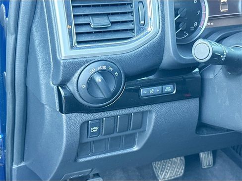 Used 2021 Nissan Titan SV image 8