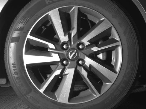 Used 2025 Nissan Versa SV FWD image 16