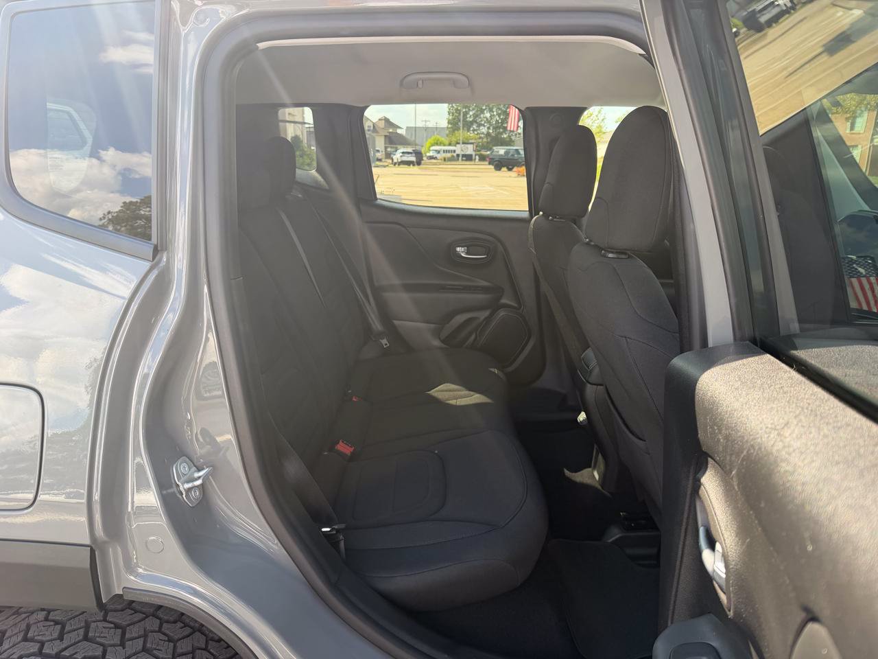 Used 2022 Jeep Renegade Latitude AWD/4WD image 8