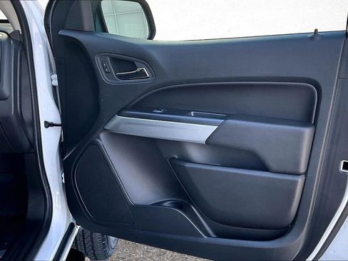 Used 2022 Chevrolet Colorado LT AWD/4WD image 29