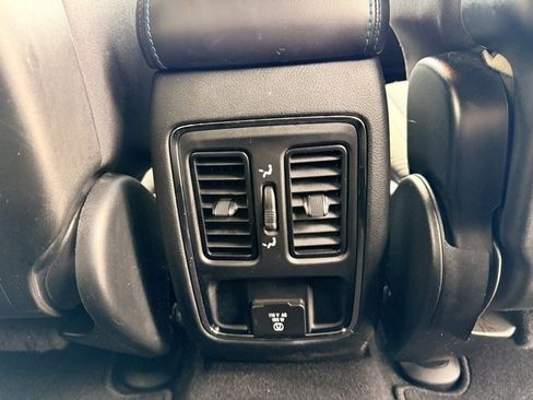 Used 2020 Jeep Grand Cherokee Laredo image 14