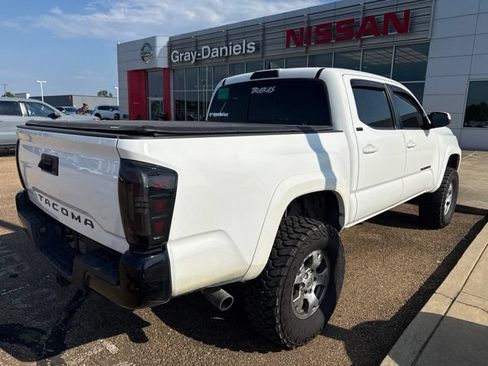 Used 2022 Toyota Tacoma SR5 w/ Technology Package RWD image 3