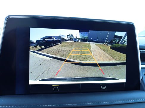 Used 2024 Chevrolet Suburban LT image 25