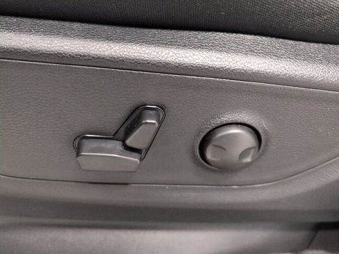 New 2026 RAM 1500 4x4 Crew Cab image 17