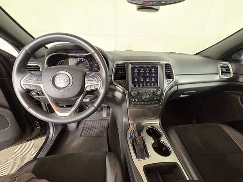 Used 2018 Jeep Grand Cherokee Altitude RWD image 7