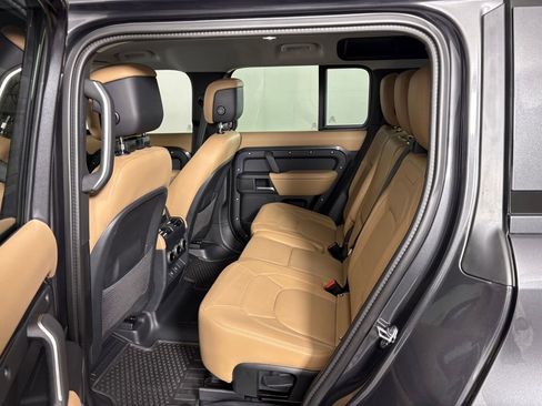 Used 2025 Land Rover Defender 110 S image 28