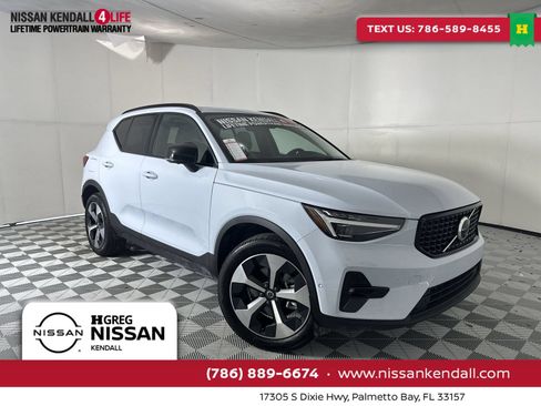 Used 2026 Volvo XC40 B5 Plus AWD/4WD image 1