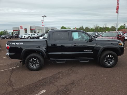 Certified 2020 Toyota Tacoma TRD Off-Road AWD/4WD image 2
