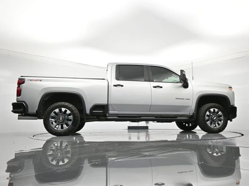 Used 2022 Chevrolet Silverado 2500 Custom w/ Custom Value Package image 40