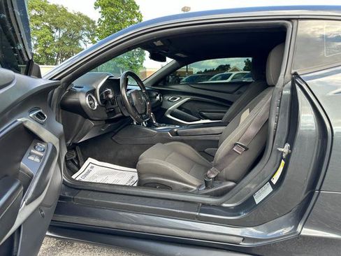 Used 2017 Chevrolet Camaro LT RWD image 10