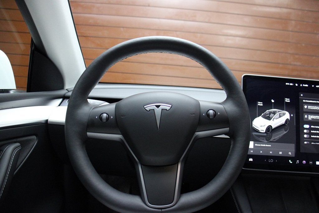 Used 2023 Tesla Model Y Long Range AWD/4WD image 28
