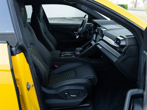 Used 2021 Lamborghini Urus image 17