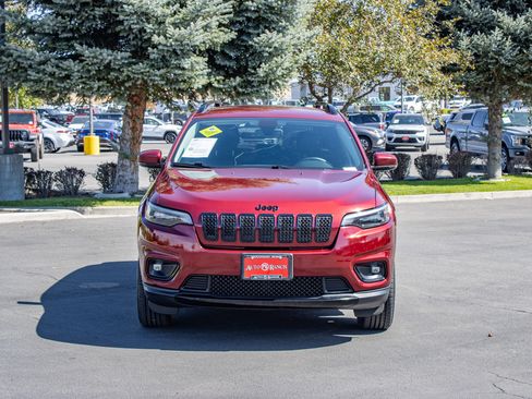 Used 2019 Jeep Cherokee Latitude Plus AWD/4WD image 3