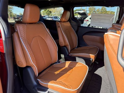 New 2026 Chrysler Pacifica Pinnacle image 27