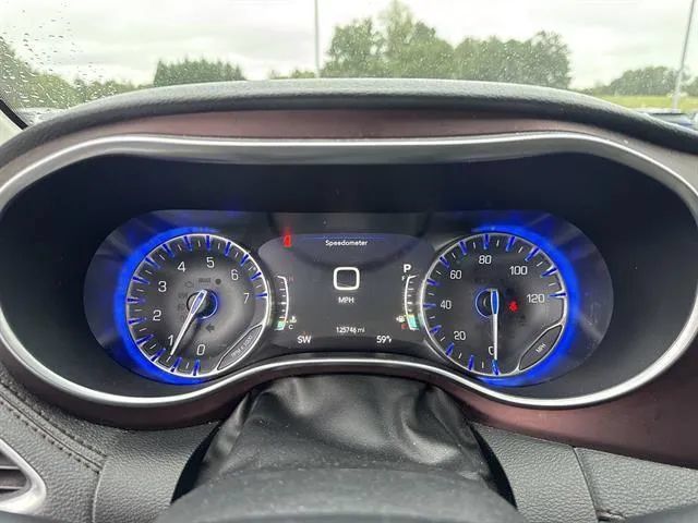 Used 2020 Chrysler Pacifica Limited FWD image 10
