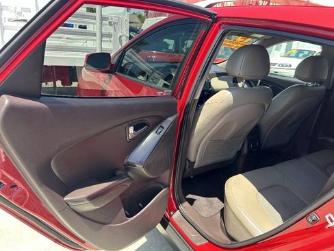 Used 2015 Hyundai Tucson SE FWD image 17