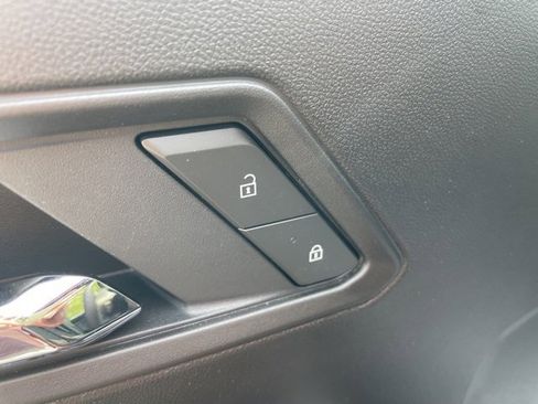 Used 2025 GMC Canyon Elevation image 11