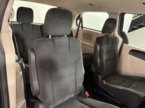 Used 2016 Dodge Grand Caravan SXT w/ Rear Park Assist Package FWD image 22