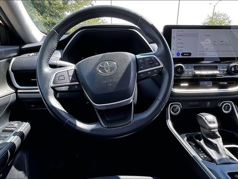Used 2024 Toyota Grand Highlander AWD image 6