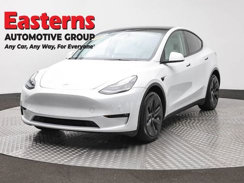 Used 2022 Tesla Model Y Long Range AWD/4WD image 1