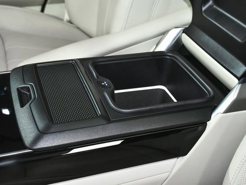 Used 2025 Land Rover Range Rover SE image 58