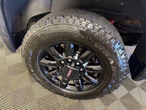 Used 2025 GMC Sierra 2500 AT4 AWD/4WD image 12