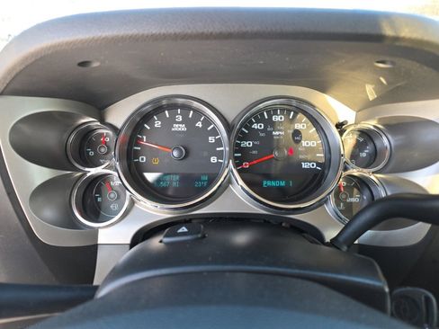 Used 2014 Chevrolet Silverado 2500 LT w/ Interior Plus Package image 36