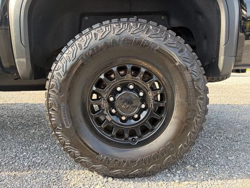 Used 2025 GMC Sierra 2500 AT4X w/ AT4X AEV Edition AWD/4WD image 17