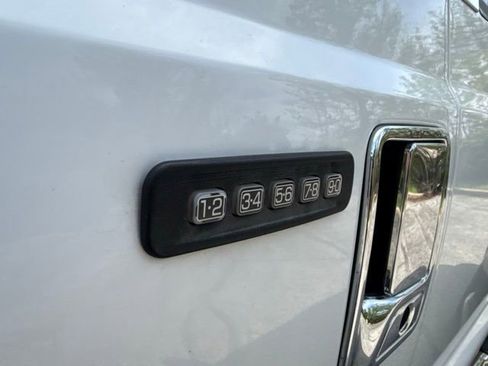 Used 2006 Ford F350 4x4 Crew Cab DRW Super Duty image 11