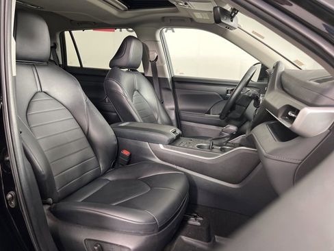 Certified 2023 Toyota Highlander XLE image 33