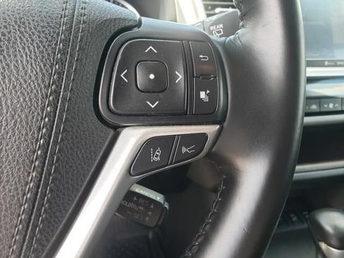 Used 2017 Toyota Highlander XLE AWD/4WD image 21