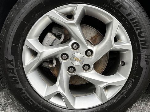 Used 2024 Chevrolet Trax LS w/ LS Convenience Package FWD image 8